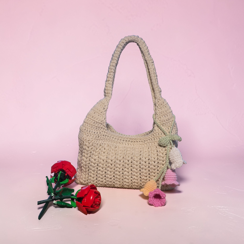 Handgehäkelte Schultertasche "Spring Blossom" – Baumwolle mit Innenfutter