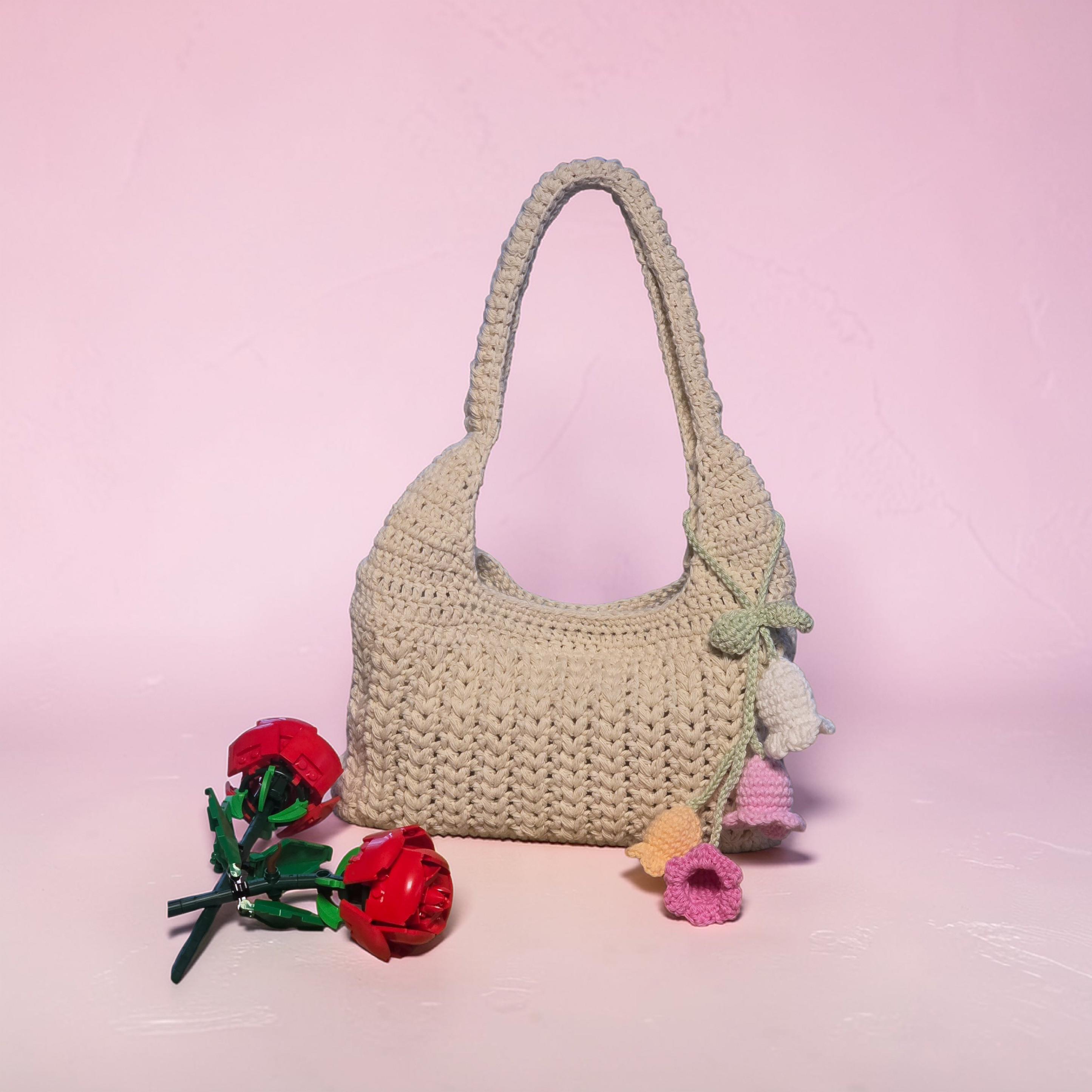 Handgehäkelte Schultertasche "Spring Blossom" – Baumwolle mit Innenfutter