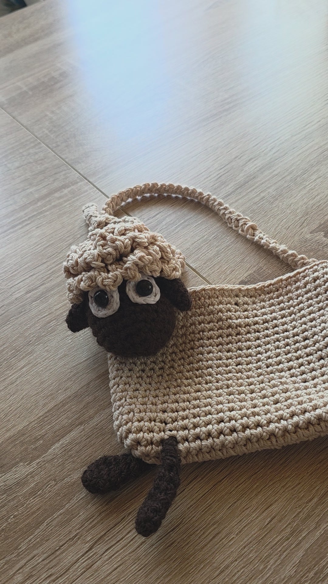 Handgehäkelte Schaf-Kindertasche – Süsses Unikat aus reiner Baumwolle